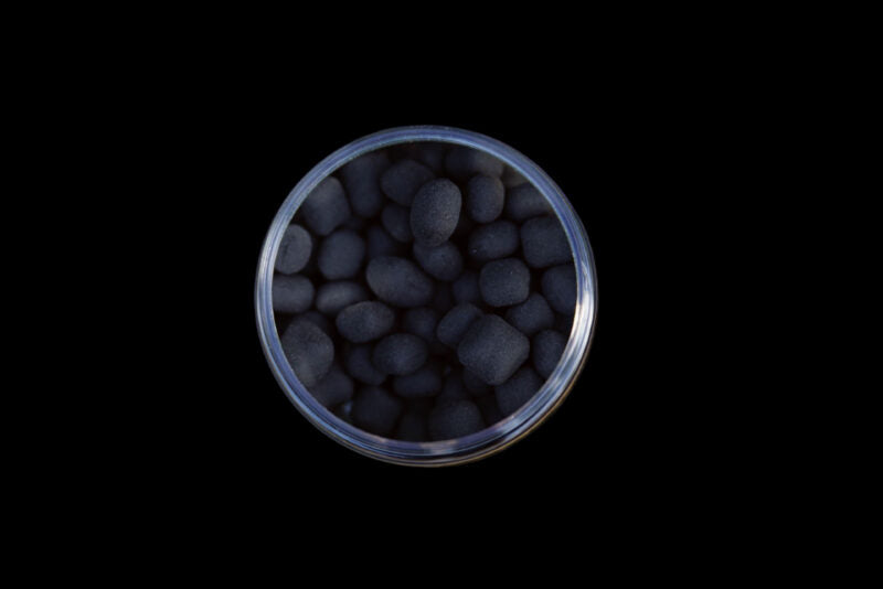 Elevate Baits Garlic Infusion 10mm & 12mm Pop Up Pillows – Black